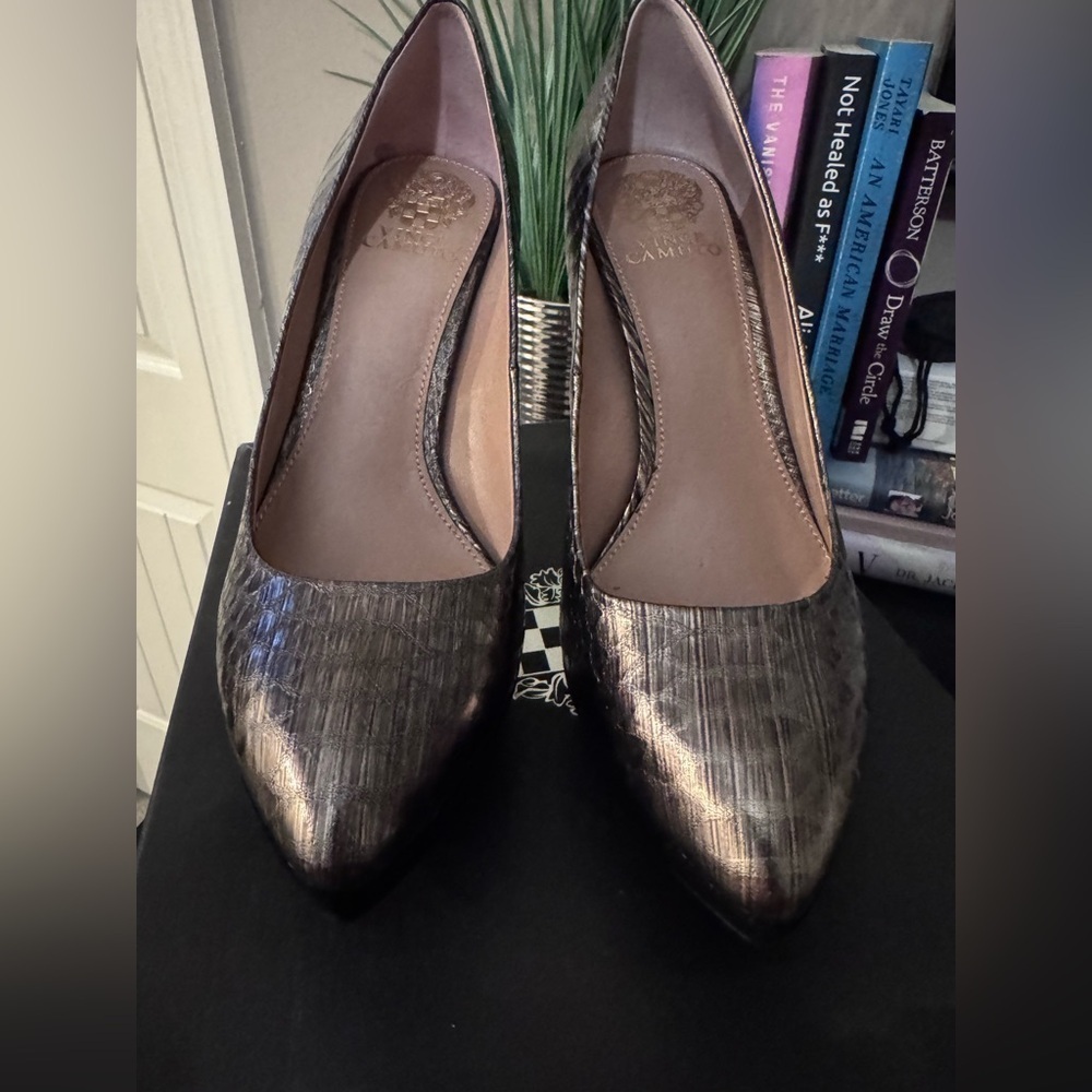 Brand New- Vince Camuto Women’s Snake Skin Platform Pump- Size 9.5